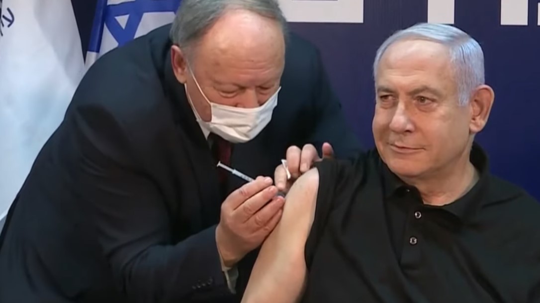 Benjamin Netanyahu recebe vacina contra covid-19