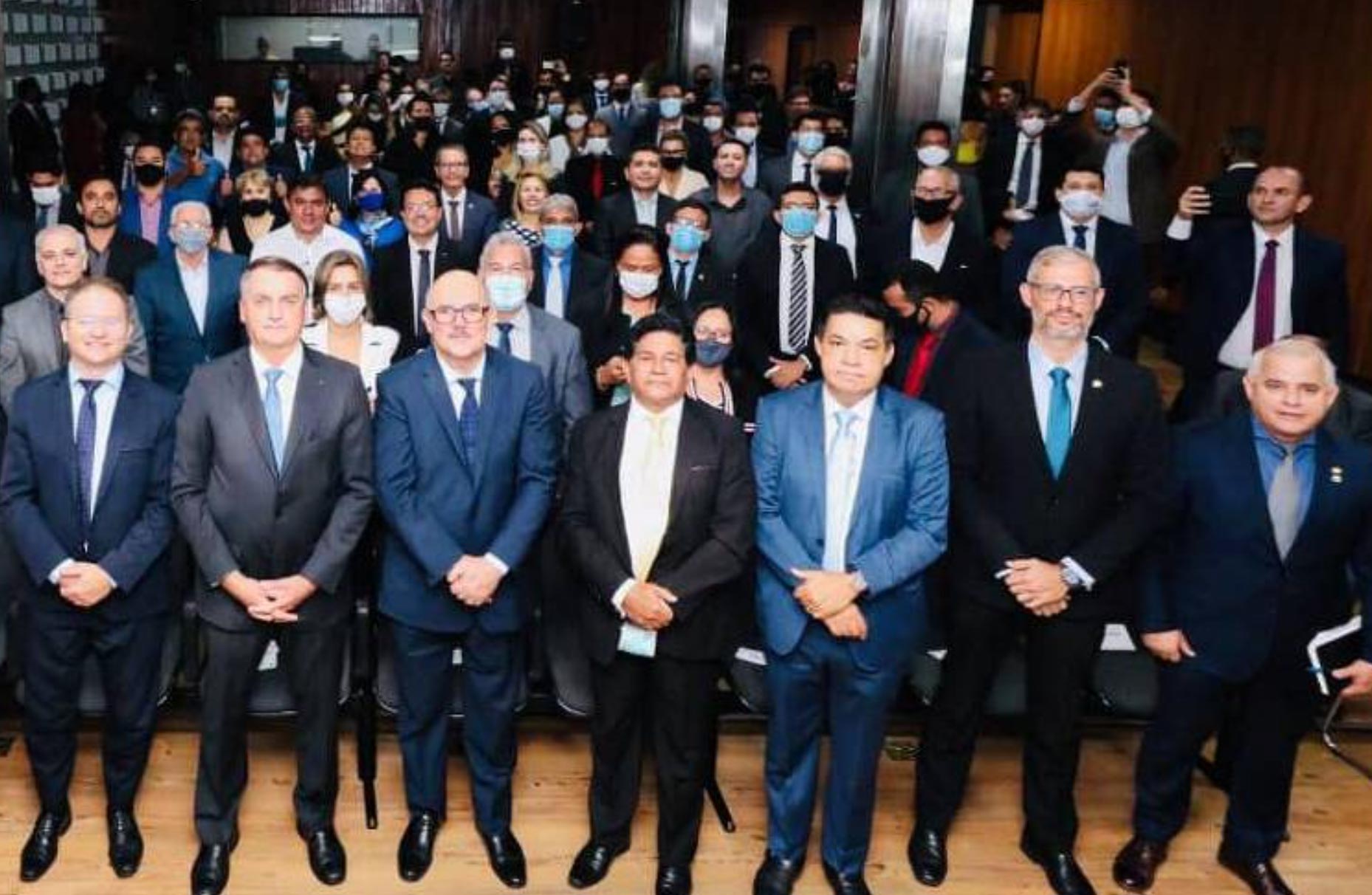 Presidente Jair Bolsonaro (PL) participa de evento no MEC, com ministro Milton Ribeiro e, ao lado dele, os pastores Gilmar Santos e Arilton Moura