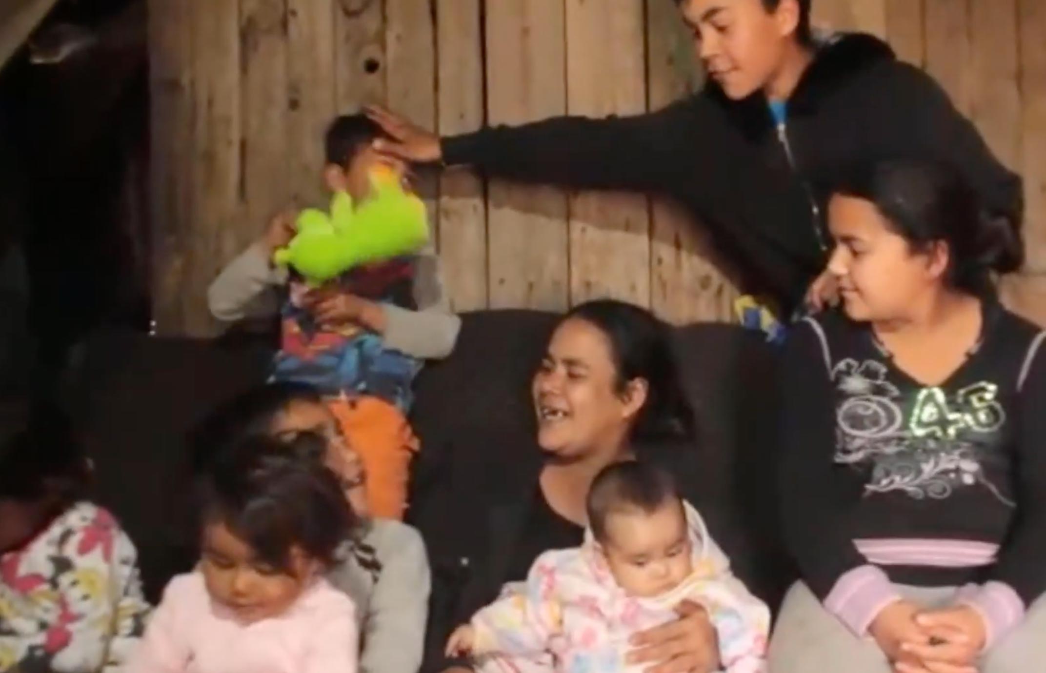 Família que recebeu casa em Águas Claras