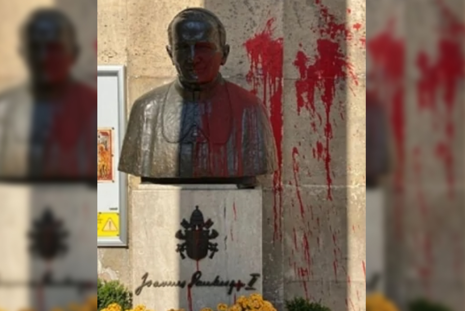 Estátua de João Paulo II vandalizada na Europa