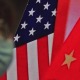 Bandeiras dos Estados Unidos e da China