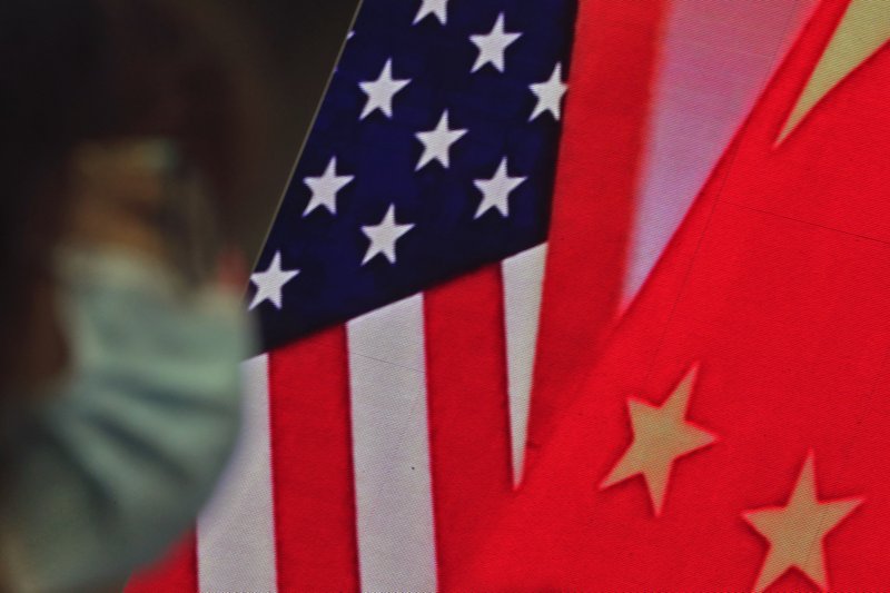 Bandeiras dos Estados Unidos e da China