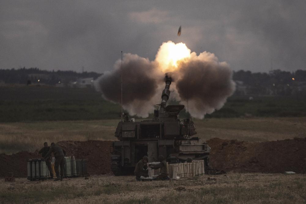 Unidade de artilharia dispara contra alvos em Gaza