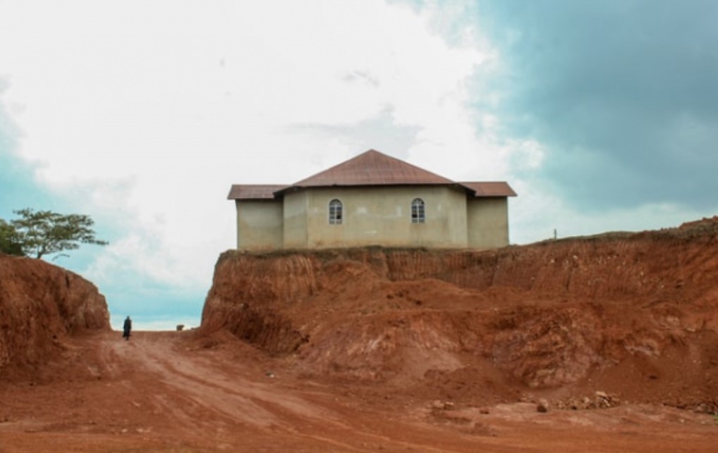 Igreja abandonada em Uganda