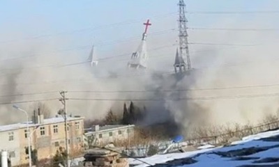 Igreja sendo demolida na China