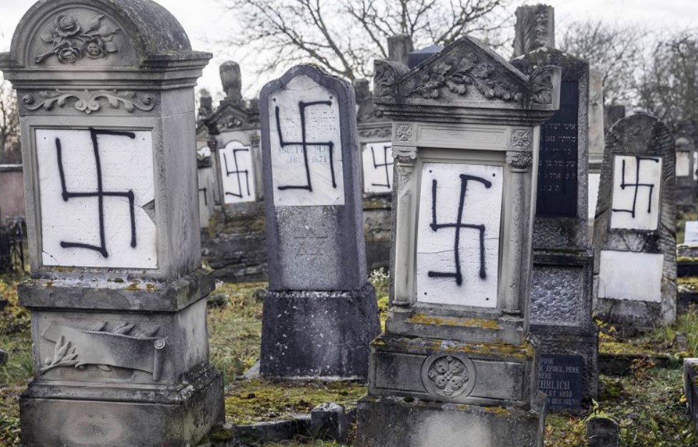 Lápides judaicas vandalizadas na França