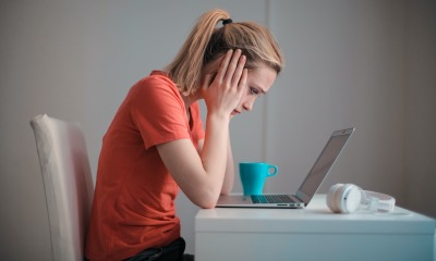 Mulher com computador