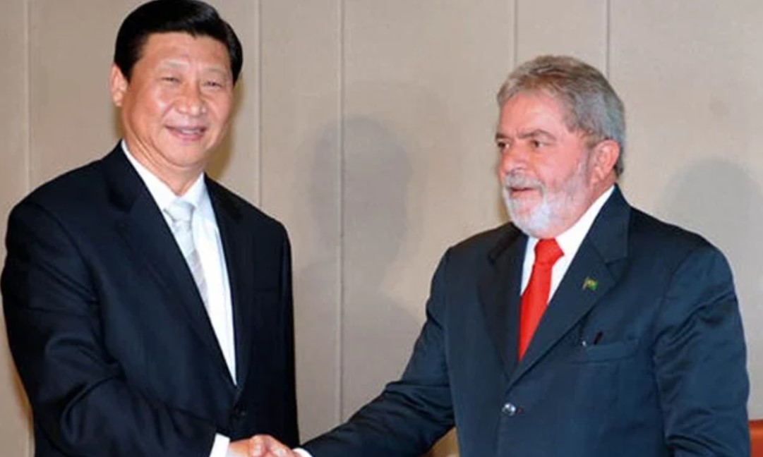 O ex-presidente Lula e o ditador Xi Jinping