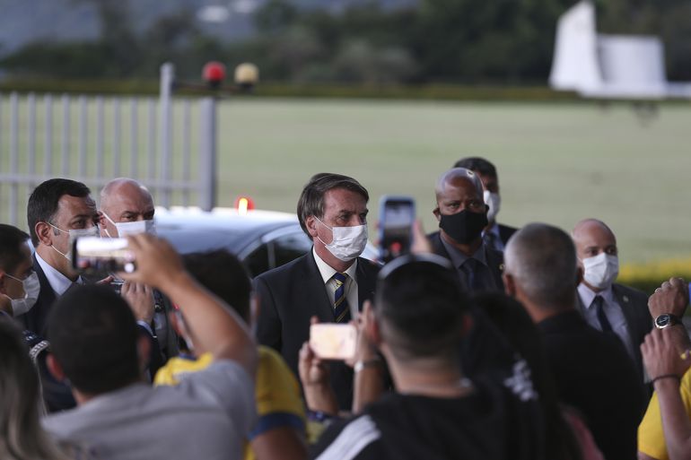 Presidente Jair Bolsonaro com apoiadores Foto Marcello Casal