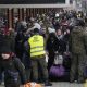 Refugiados ucranianos chegam a fronteira com a Polônia