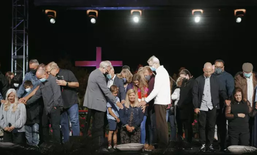 Saddleback Church ordena pastoras