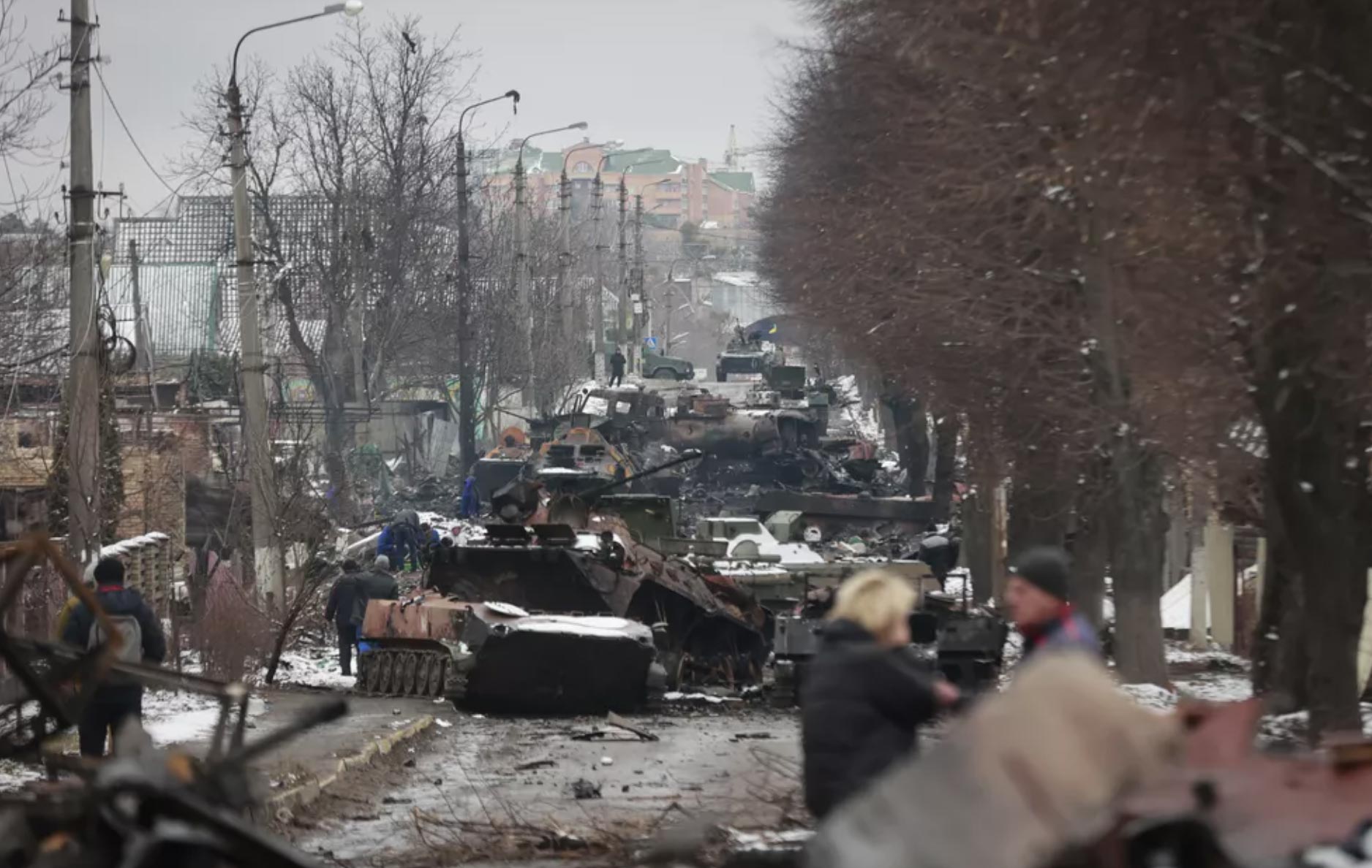 Restos de veículos militares nos arredores de Kiev