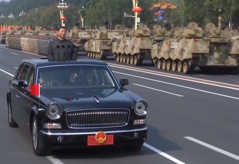 Xi Jinping em revista militar